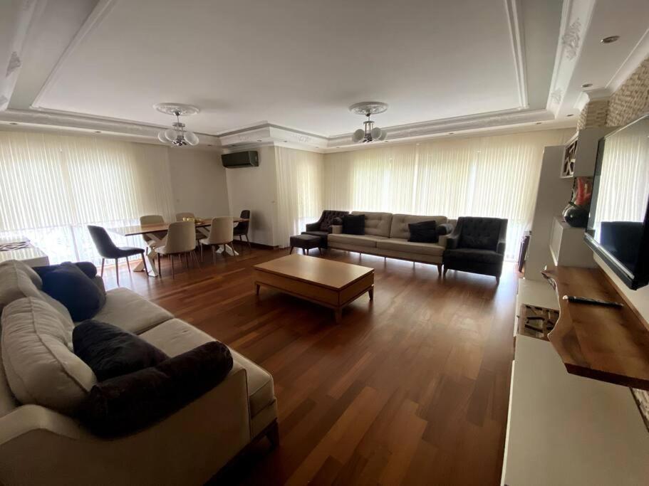 Sisli Nadide Sokak D:5 1+1 * İstanbul
